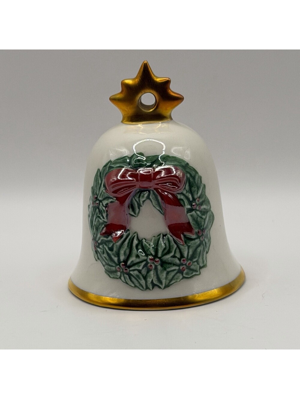 Goebel 1986 Christmas Wreath Bell 3" Ornament Annual Series Ornament #3 W/Box